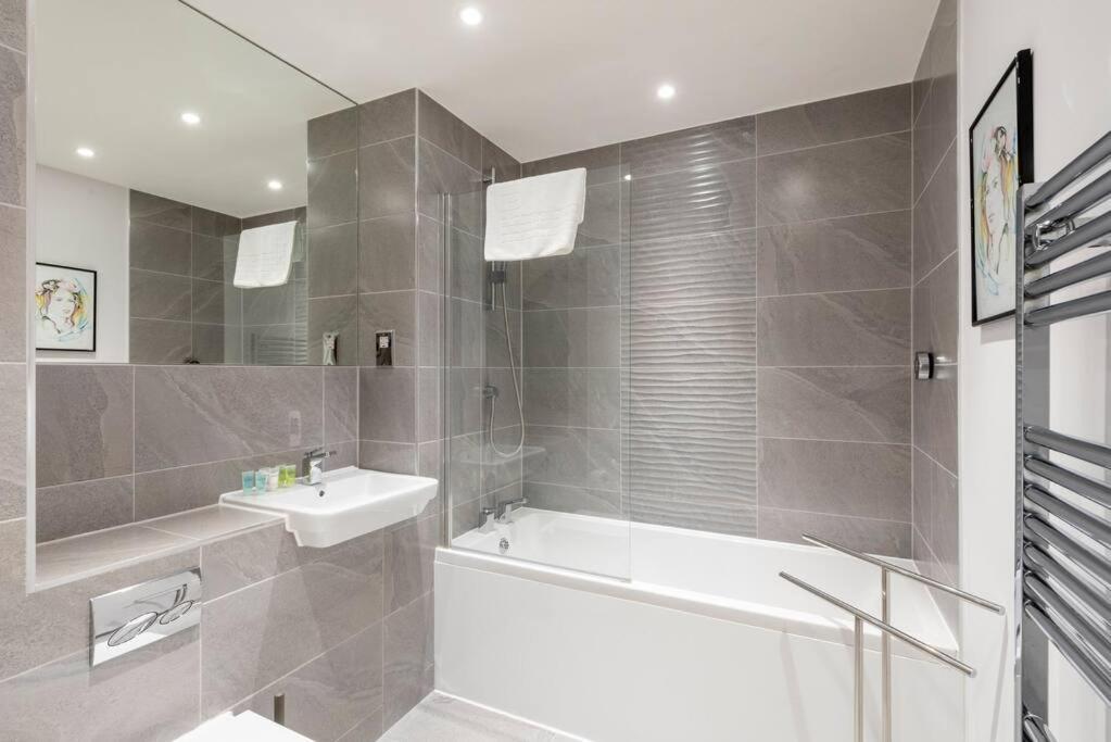 Apartament Stylish 2 Bed 2 Bath In Highgate & Free Parking Londyn Zewnętrze zdjęcie