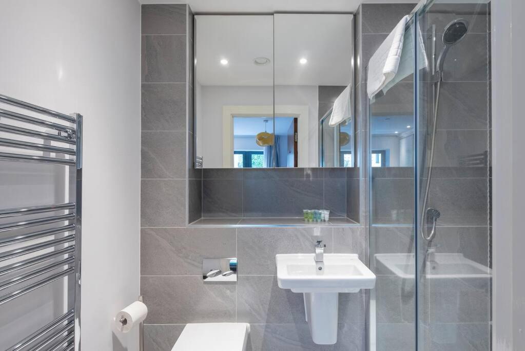 Apartament Stylish 2 Bed 2 Bath In Highgate & Free Parking Londyn Zewnętrze zdjęcie