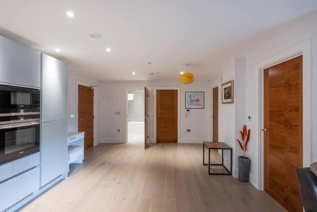 Apartament Stylish 2 Bed 2 Bath In Highgate & Free Parking Londyn Zewnętrze zdjęcie